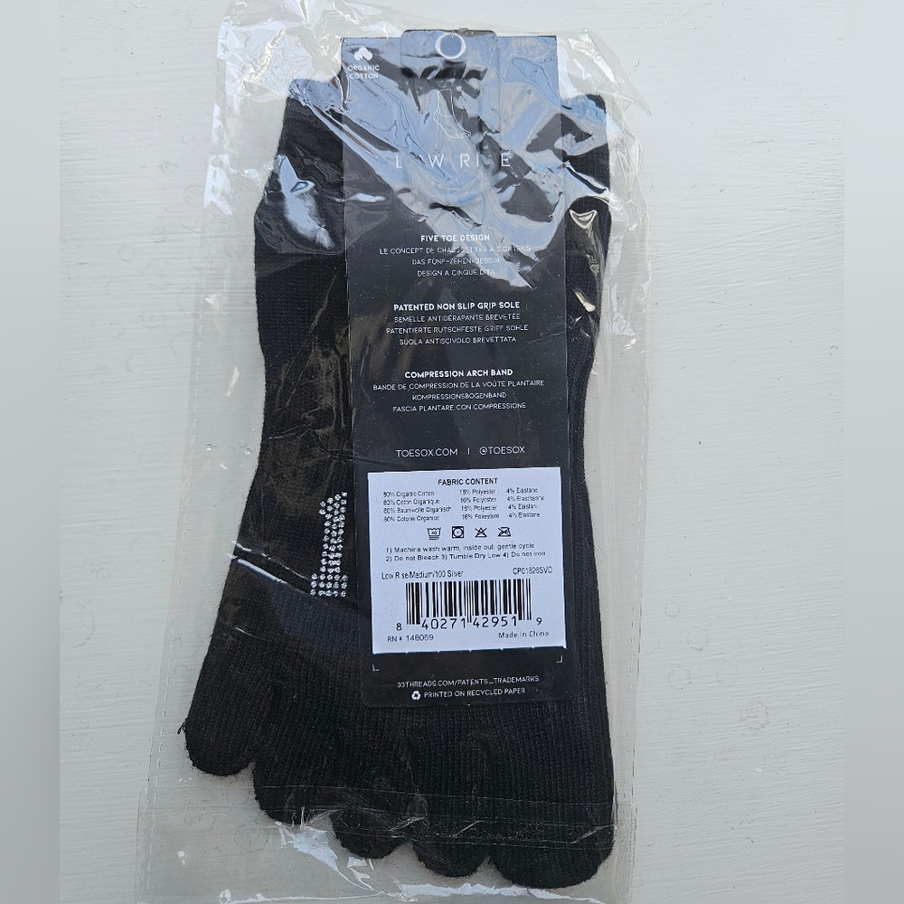 NWT ToeSox Club Pilates 100 Rhinestone Black Low Rise Grip Socks - Picture 7 of 8